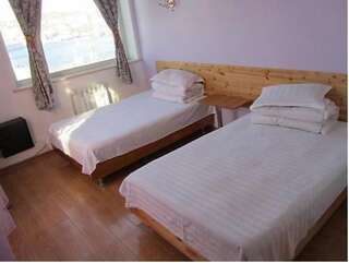 Гостиница Исток Владивосток Двухместный номер эконом-класса с 2 отдельными кроватями-1